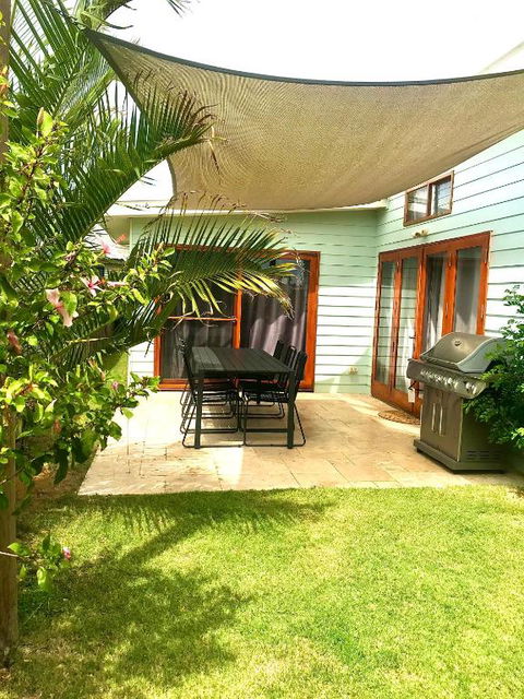 Salty Blue Beach House - Goulburn Accommodation 0
