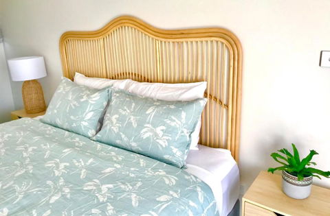 Salty Blue Beach House - Goulburn Accommodation 1