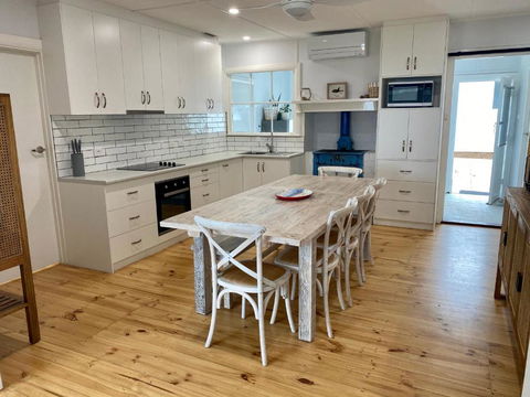 Salty Dog - Goulburn Accommodation 1