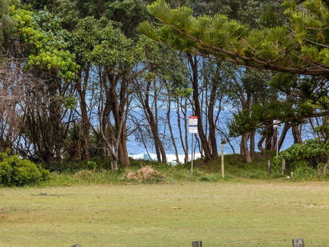 Salty Kisses On Marine Parade - Goulburn Accommodation 1
