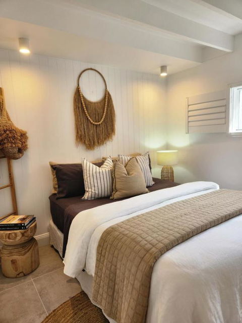 SALTY PALMS -Seaside Studio Apartment - Goulburn Accommodation 1