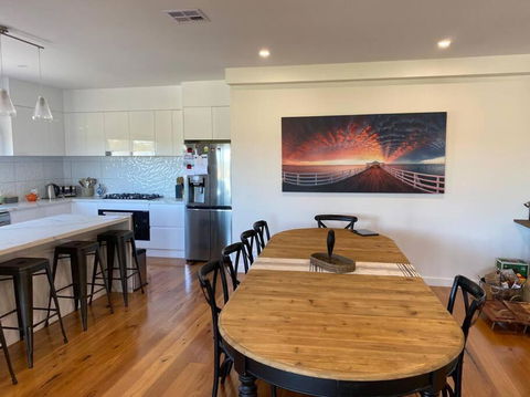 Sanary A Modern Beach Home In Martha Cove - Goulburn Accommodation 2