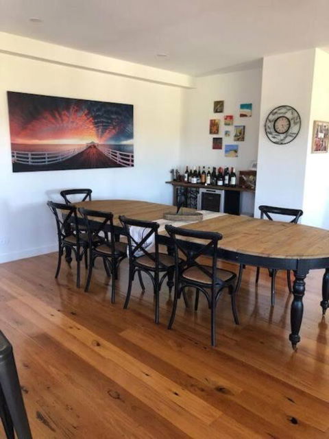 Sanary A Modern Beach Home In Martha Cove - Goulburn Accommodation 3