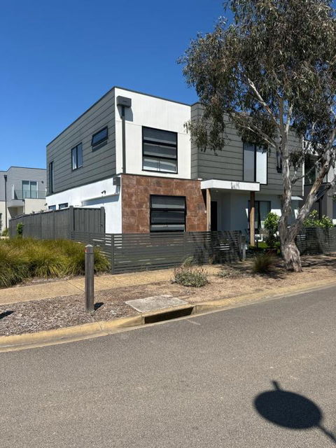 Sanary A Modern Beach Home In Martha Cove - Goulburn Accommodation 0