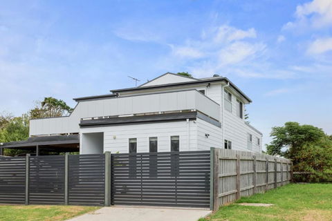 Sanctuary Lodge By Ready Set Stay - BYO LINEN & TOWELS - Goulburn Accommodation 2
