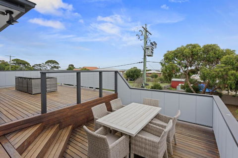 Sanctuary Lodge By Ready Set Stay - BYO LINEN & TOWELS - Goulburn Accommodation 3