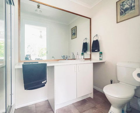Sanctuary Park Cottages - Goulburn Accommodation 2