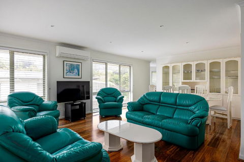 Sand And Foam - Goulburn Accommodation 1