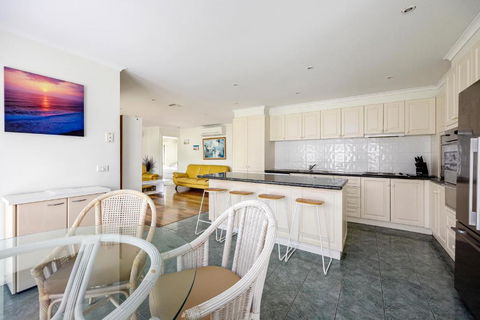 Sand And Foam - Goulburn Accommodation 3