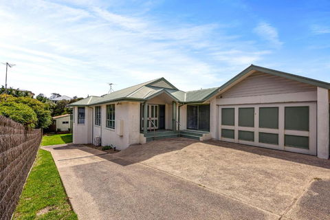 Sand And Foam - Goulburn Accommodation 0