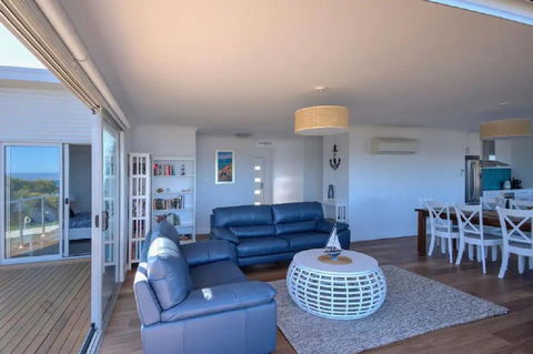 Sandbar Beach House - Goulburn Accommodation 2