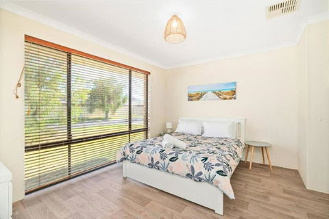 Sandpiper House - Family & Pet Friendly - Goulburn Accommodation 3