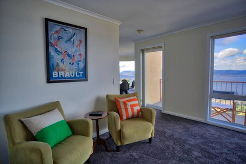 Sandy Bay Townhouse - Goulburn Accommodation 1