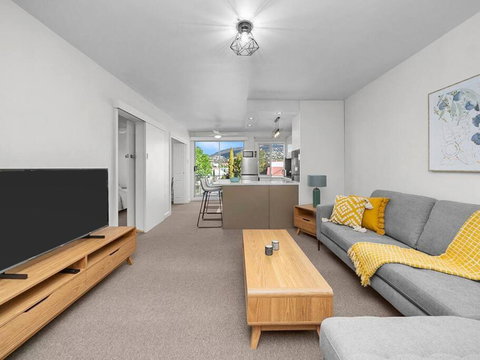 Sandy Bay Apartment With Hobart River View, Near UTAS - Stroll To Cafes And Shops - Goulburn Accommodation 2