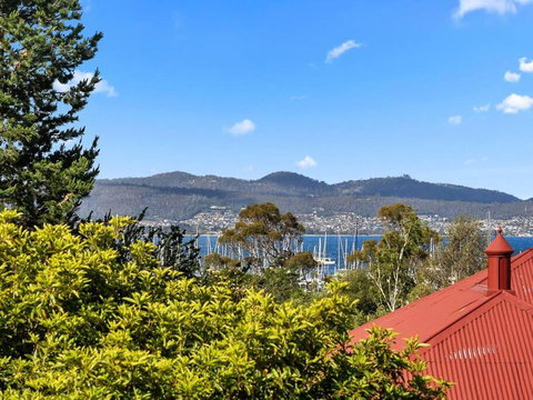 Sandy Bay Apartment With Hobart River View, Near UTAS - Stroll To Cafes And Shops - Goulburn Accommodation 1
