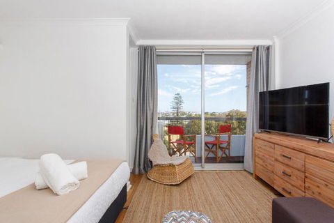 Seaside Studio Apartment - North Fremantle - Goulburn Accommodation 0