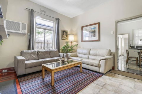 Spacious Urban Delight In Coburg - Goulburn Accommodation 0