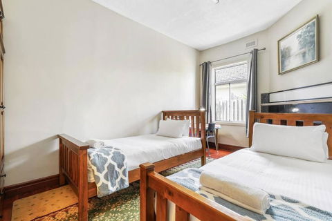 Spacious Urban Delight In Coburg - Goulburn Accommodation 3