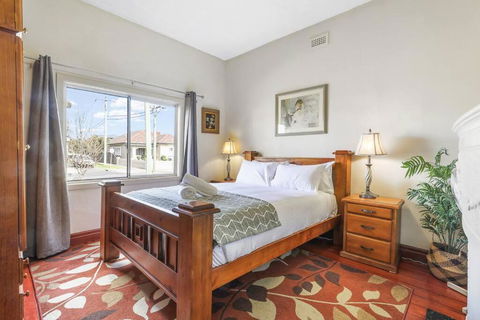 Spacious Urban Delight In Coburg - Goulburn Accommodation 2