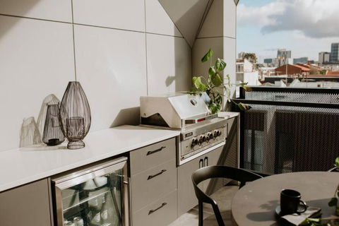 SYLO Luxury Apartments - Penthouse LVL 3 - Goulburn Accommodation 2