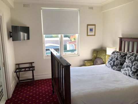 The Corner Hotel Alexandra - Goulburn Accommodation 1
