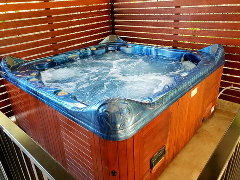 Beautiful Modern Luxury - Goulburn Accommodation 1