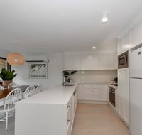 BEAUTIFULLY RENOVATED OCEANSIDE APARTMENT - Goulburn Accommodation