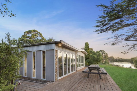 Bluff View River House - Stunning Riverfront - Goulburn Accommodation 0