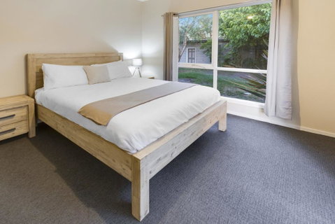 Bluff View River House - Stunning Riverfront - Goulburn Accommodation 1