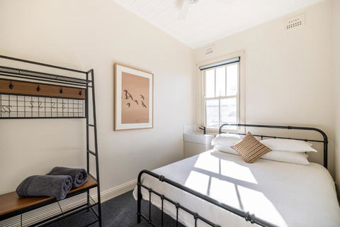 The Middle - Goulburn Accommodation 3
