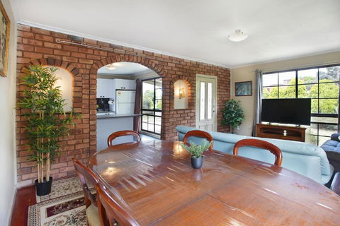 Three Bedroom Sweet Retreat In Coburg - Goulburn Accommodation 2