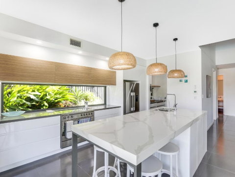 WATERFRONT HOME BORDERING MOOLOOLABA - Goulburn Accommodation 3