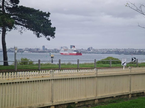 Waterfront Quiet Stay Off Geelong & Avalon Airport - Goulburn Accommodation 0