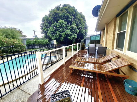Waterfront Quiet Stay Off Geelong & Avalon Airport - Goulburn Accommodation 2
