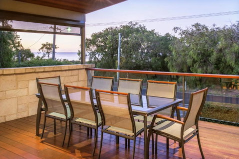 XYZ Holiday Home - Goulburn Accommodation 3