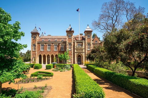 Perth Scavenger Hunt: Perched On A Swan - Goulburn Accommodation 0
