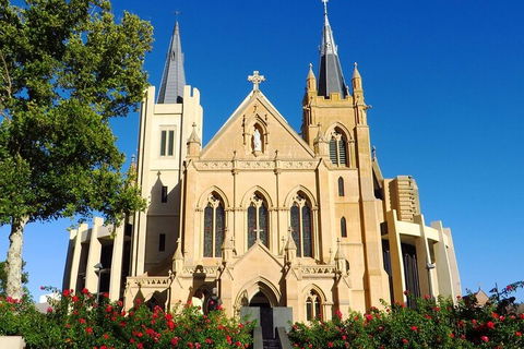 Perth Scavenger Hunt: Perched On A Swan - Goulburn Accommodation 1