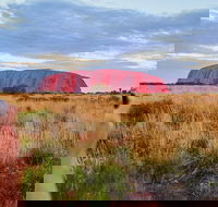 Uluru Ayers Rock Sunset with Outback Barbecue Dinner and Star Tour - Goulburn Accommodation