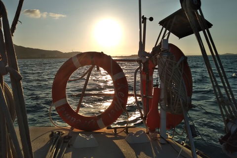 Townsville Small Group Early Morning Sailing Cruise Boat Tour Charter Hire - Goulburn Accommodation 0